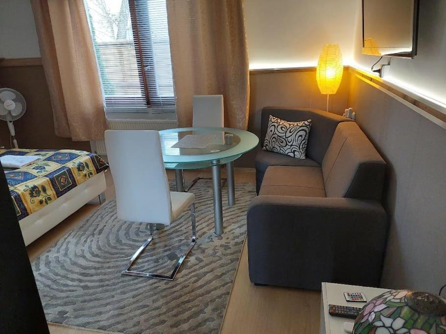Ujszeged Apartman Ngoại thất bức ảnh