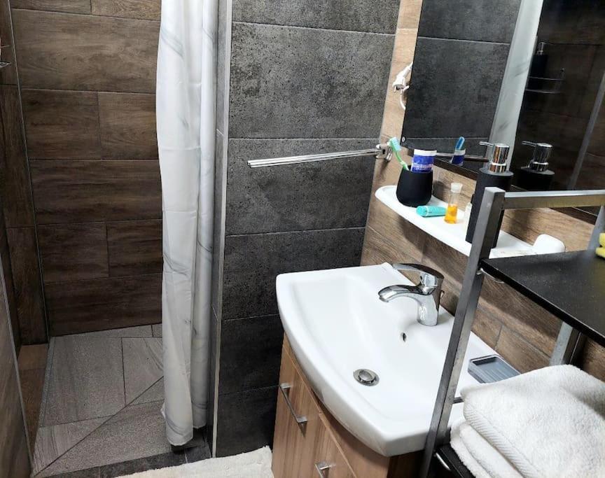 Ujszeged Apartman Ngoại thất bức ảnh