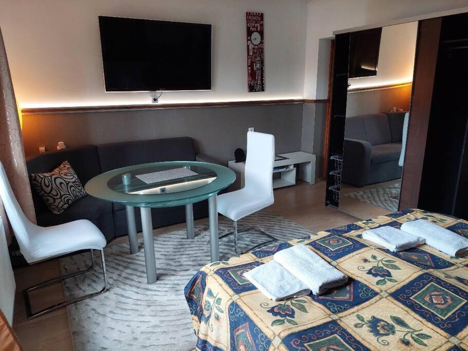 Ujszeged Apartman Ngoại thất bức ảnh