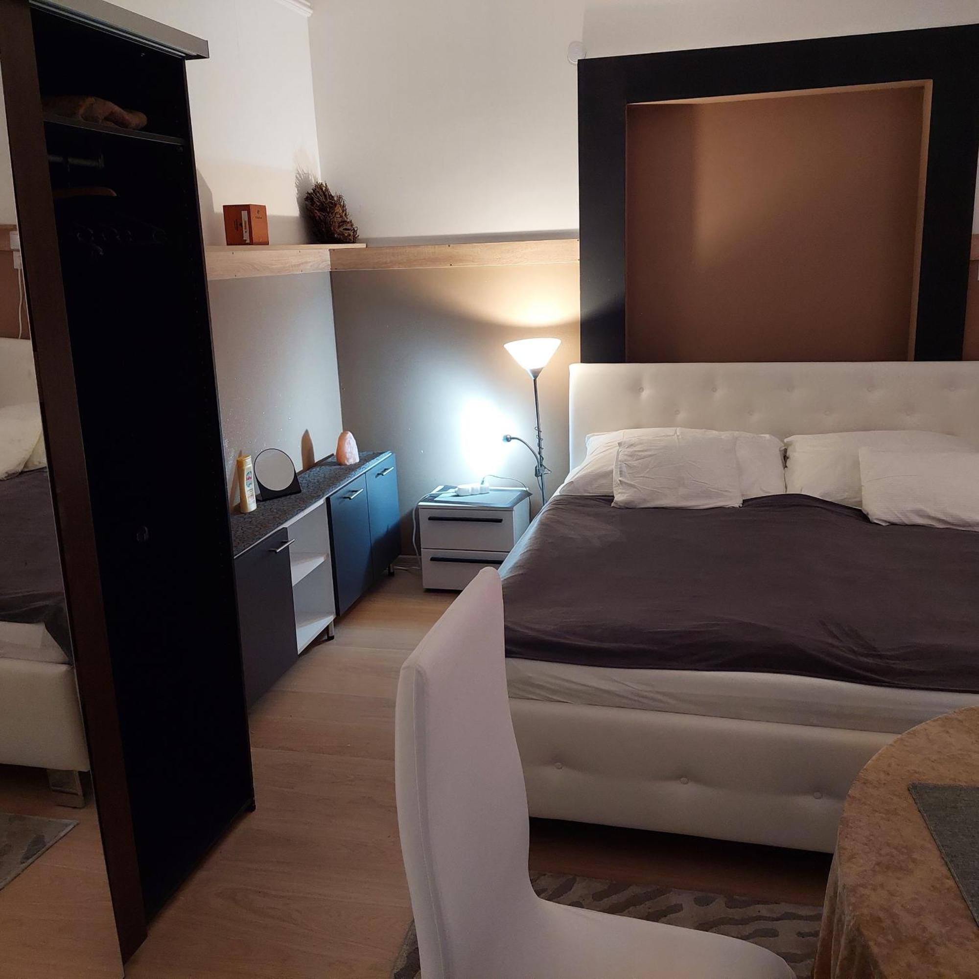 Ujszeged Apartman Ngoại thất bức ảnh