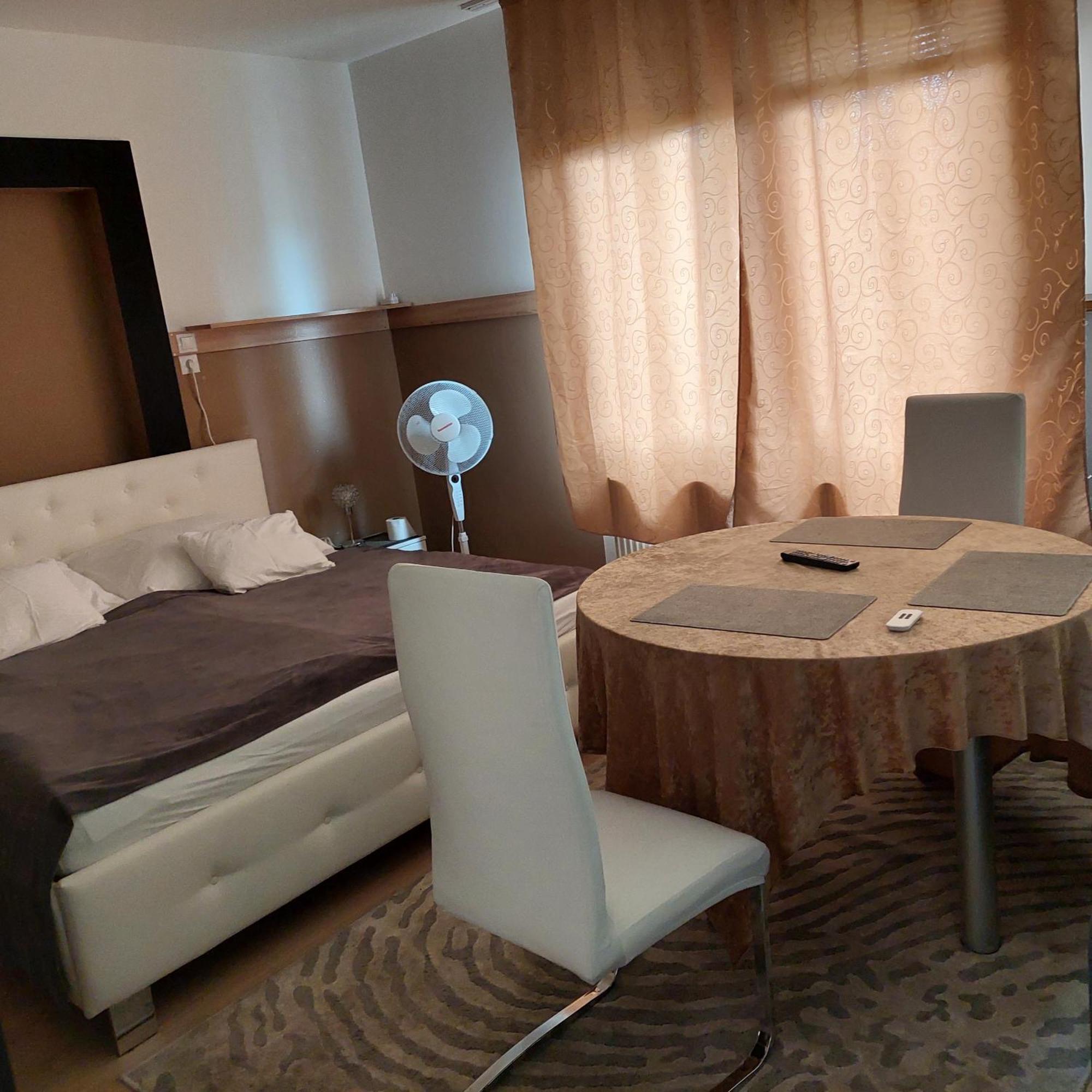 Ujszeged Apartman Ngoại thất bức ảnh