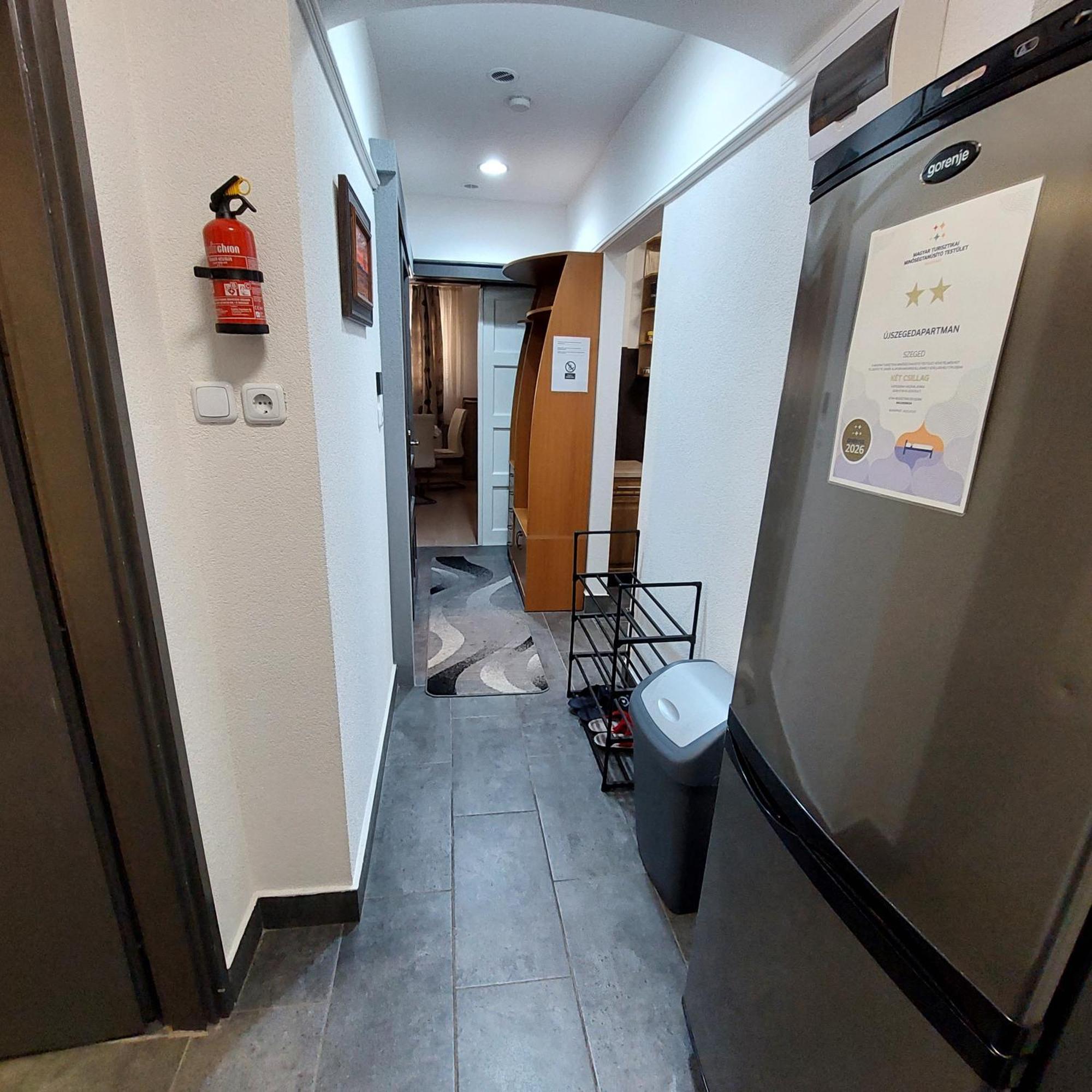 Ujszeged Apartman Ngoại thất bức ảnh
