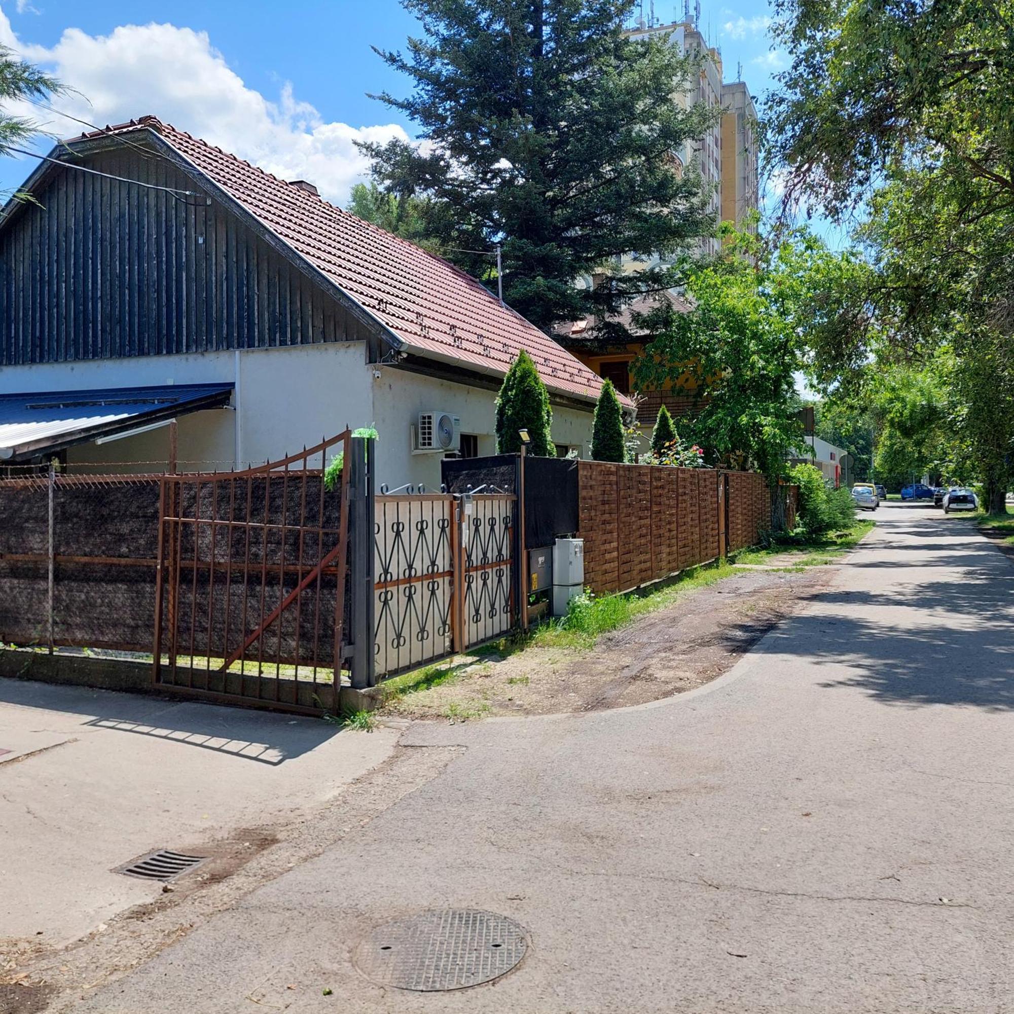 Ujszeged Apartman Ngoại thất bức ảnh